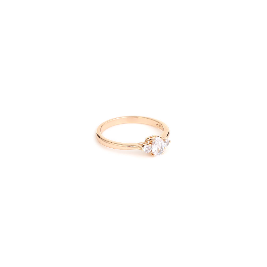 Elegant Oval Sparkle Gold Ring